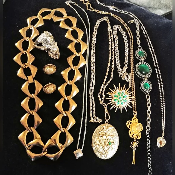 Vintage to Now Jewelry Lot Wear or Harvest Locket Necklaces Bracelets Pins - Picture 12 of 12